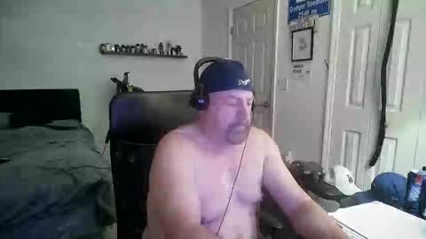 Snapshot of flaguy3233 chatting on 02-18-26, 08:27 Florida guy online show from 02-18-26, 08:27