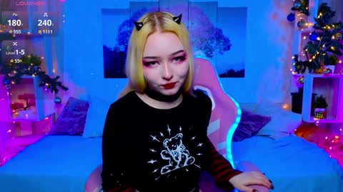 Sophie online show from 01-06-25, 04:15