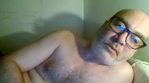 Snapshot of flashdreaming chatting on 06-08-26, 10:21 Carlo online show from 06-08-26, 10:21