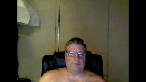 Snapshot of fletch32 chatting on 09-18-25, 01:51 jd online show from 09-18-25, 01:51