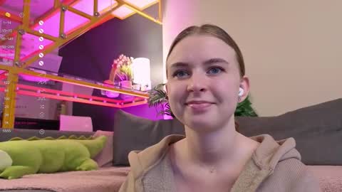 Snapshot of flexi_pixie chatting on 10-14-25, 08:15 Leia online show from 10-14-25, 08:15