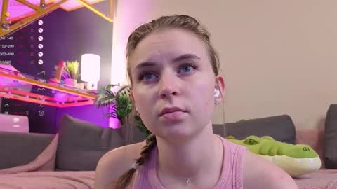 Snapshot of flexi_pixie chatting on 10-16-25, 08:48 Leia online show from 10-16-25, 08:48