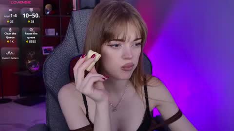 Snapshot of flexyfoxy chatting on 06-28-26, 03:18 Flexyfoxy online show from 06-28-26, 03:18