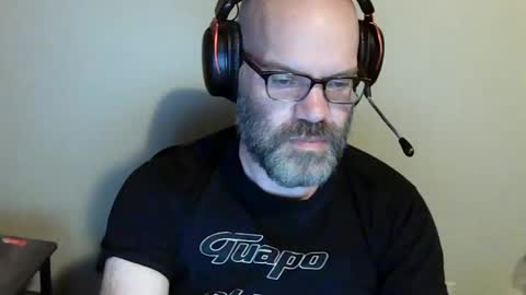Snapshot of flez85 chatting on 10-26-25, 05:13 Derek online show from 10-26-25, 05:13