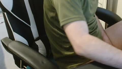 Snapshot of flict86682307 chatting on 12-17-24, 10:34 Flic online show from 12-17-24, 10:34