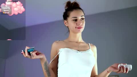 Snapshot of flirty_fawn chatting on 10-04-25, 02:53 Ana online show from 10-04-25, 02:53