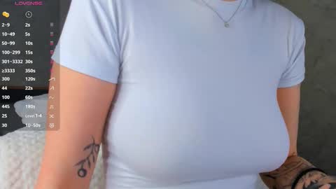 Snapshot of flirtykitty_ chatting on 03-21-26, 12:43 Emely online show from 03-21-26, 12:43