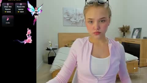 Mona online show from 10-13-25, 12:32