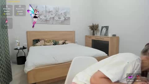 Mona online show from 10-24-25, 12:41