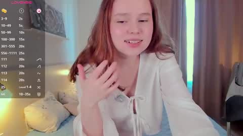Snapshot of flora_fiore chatting on 07-10-26, 06:17 Hayley I WILL COME BACK ON MAY 27TH 6pm UTC online show from 07-10-26, 06:17