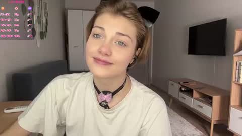 Snapshot of florenceheatly chatting on 06-13-26, 10:13 Flora online show from 06-13-26, 10:13