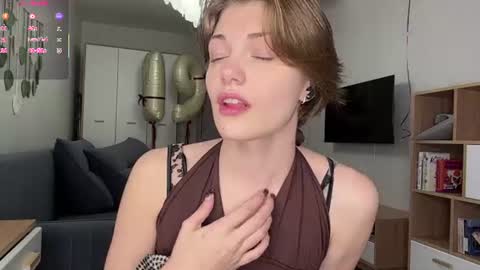 Snapshot of florenceheatly chatting on 06-14-26, 11:12 Flora online show from 06-14-26, 11:12