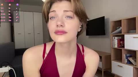 Snapshot of florenceheatly chatting on 06-17-26, 10:17 Flora online show from 06-17-26, 10:17