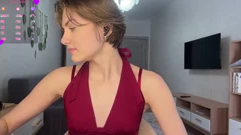 Snapshot of florenceheatly chatting on 06-20-26, 11:35 Flora online show from 06-20-26, 11:35