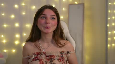 Snapshot of floret_joy chatting on 12-16-24, 03:54 ALICE online show from 12-16-24, 03:54