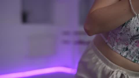 Snapshot of floret_joy chatting on 01-11-25, 04:14 ALICE online show from 01-11-25, 04:14