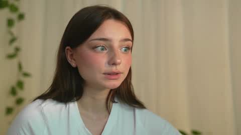 Snapshot of floret_joy chatting on 03-04-25, 10:38 ALICE online show from 03-04-25, 10:38