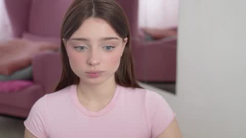 Snapshot of floret_joy chatting on 03-09-25, 08:18 ALICE online show from 03-09-25, 08:18