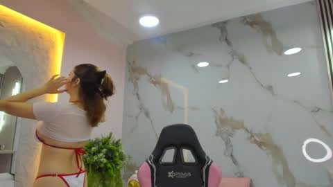 Dulce online show from 10-21-25, 10:49