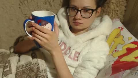 Snapshot of flowercandydoll13 chatting on 01-26-25, 04:41 say meow and send tip online show from 01-26-25, 04:41