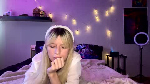 Delle online show from 09-23-25, 06:38