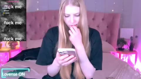 Mia online show from 10-25-25, 01:51