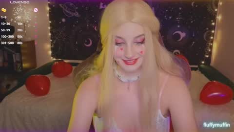 Snapshot of fluffy_muffin3 chatting on 02-14-25, 09:53 Agatha online show from 02-14-25, 09:53