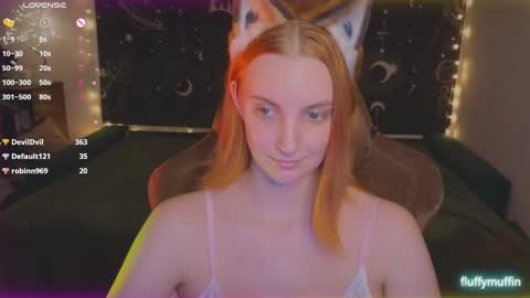 Snapshot of fluffy_muffin3 chatting on 03-10-25, 01:12 Agatha online show from 03-10-25, 01:12