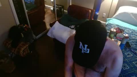 Snapshot of flyinpig chatting on 02-16-26, 10:11 Pigs fly online show from 02-16-26, 10:11