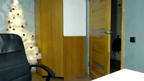 Molli  Ready for any play with you. Hottest show in pvt  Help a student earn big tokens  online show from 01-21-25, 10:41