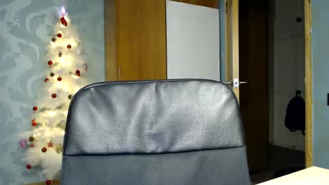 Molli  Ready for any play with you. Hottest show in pvt  Help a student earn big tokens  online show from 01-25-25, 12:27