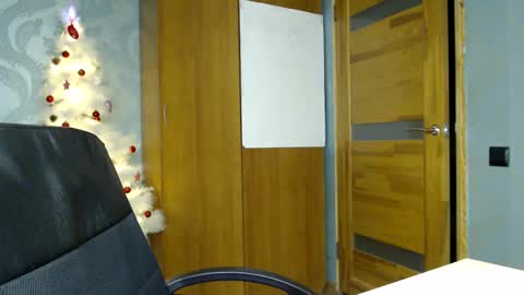 Molli  Ready for any play with you. Hottest show in pvt  Help a student earn big tokens  online show from 01-25-25, 07:39