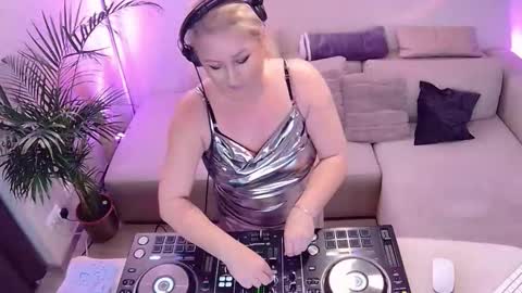 Forbidden Kitty online show from 11-04-25, 09:47