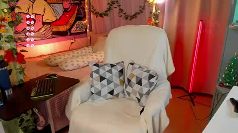 Snapshot of forest_lina chatting on 02-16-25, 01:05 online show from 02-16-25, 01:05
