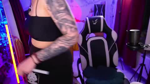 Snapshot of fox_and_dog chatting on 09-24-25, 09:18 Senya subscribe to telegram channel online show from 09-24-25, 09:18