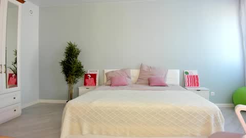 Snapshot of fox_beauty chatting on 09-19-25, 01:29 Kira online show from 09-19-25, 01:29