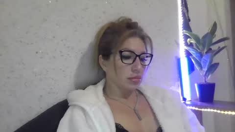 fox_red_lady7 online show from 02-20-25, 06:13
