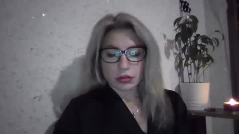 fox_red_lady7 online show from 12-14-25, 02:55