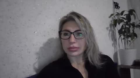 fox_red_lady7 online show from 12-21-25, 12:56