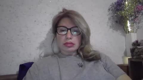 fox_red_lady7 online show from 02-25-26, 10:08