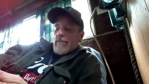 Snapshot of foxbodydave chatting on 09-21-25, 05:36 foxbodydave online show from 09-21-25, 05:36