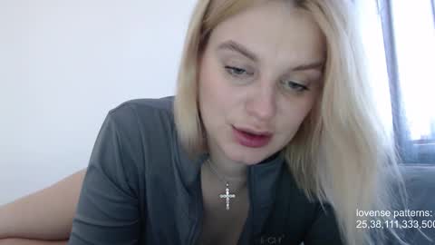 i am your baby Alien  online show from 10-19-25, 09:21