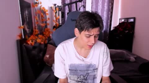 Foxicfu online show from 11-11-25, 06:24