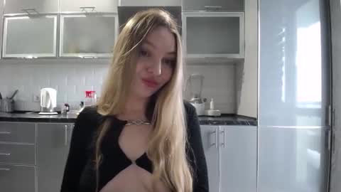 Snapshot of foxxialice chatting on 10-06-25, 07:39 foxxialice online show from 10-06-25, 07:39