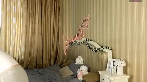 Snapshot of foxxx_tail chatting on 01-17-26, 09:25 Petra online show from 01-17-26, 09:25