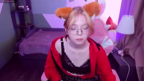 Snapshot of foxxxypolly chatting on 06-12-26, 05:39 Polly online show from 06-12-26, 05:39