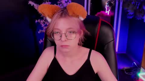 Snapshot of foxxxypolly chatting on 07-21-26, 05:32 Polly online show from 07-21-26, 05:32