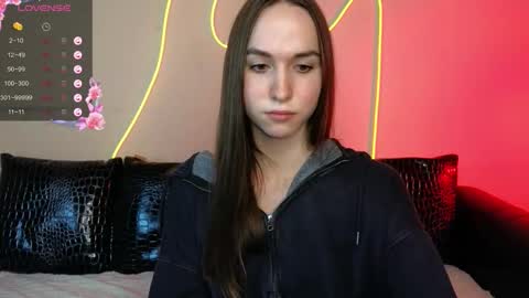 Snapshot of foxxy_girl_ chatting on 09-10-25, 04:40 andice online show from 09-10-25, 04:40