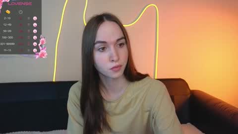 Snapshot of foxxy_girl_ chatting on 09-15-25, 08:14 andice online show from 09-15-25, 08:14