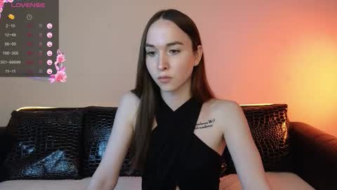 Snapshot of foxxy_girl_ chatting on 09-20-25, 11:11 andice online show from 09-20-25, 11:11